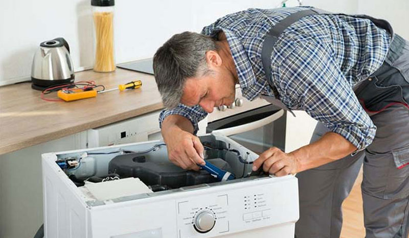 Cần liên hệ trung tâm sửa máy sấy quần áo khi không thể tự khắc phục lỗi